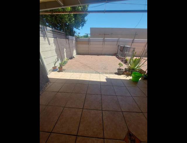 2 BEDROOM PROPERTY TO RENT IN GOODWOOD CENTRAL